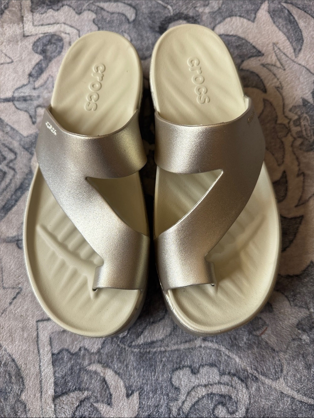 CROCS Women’s Metallic Champagne Sandals size 6